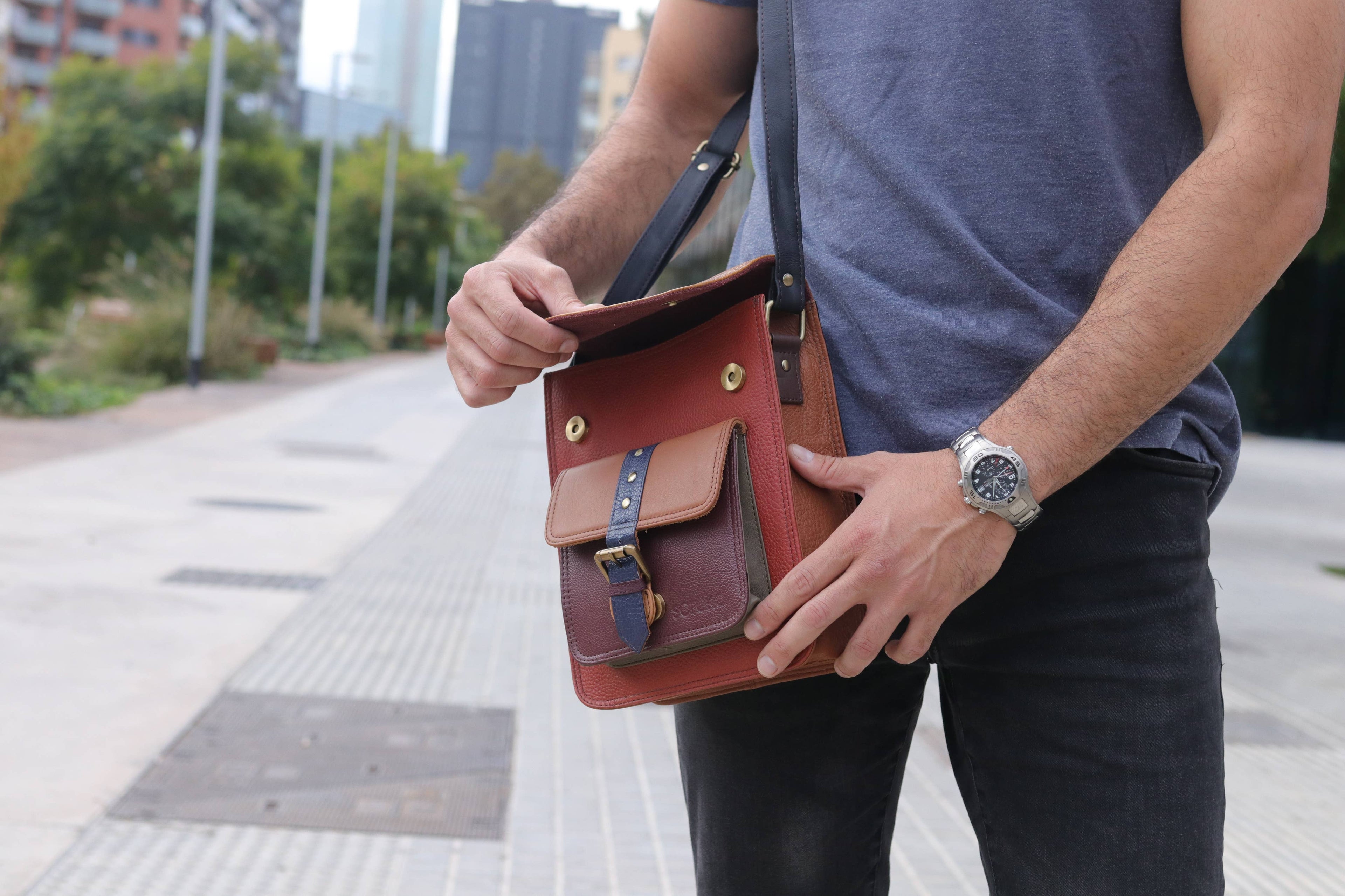Soruka Isla · Unisex Leather Crossbody Bag